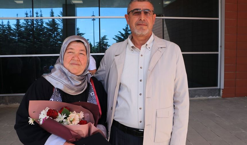Kilis'te 53 yaşındaki ev hanımı üniversiteden mezun oldu