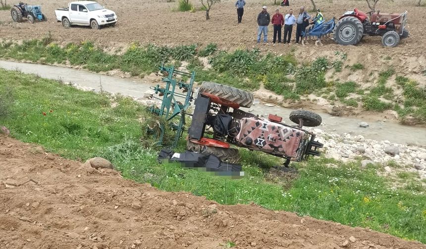 Kilis'te devrilen traktörün sürücüsü öldü