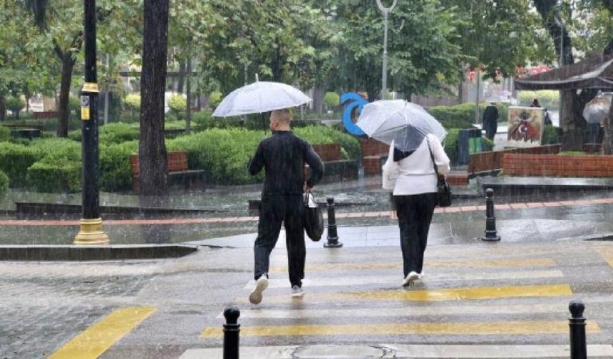 Türkiye Genelinde Fırtına ve Sağanak Alarmı! Meteoroloji'den 13 İl İçin Sarı Kod!