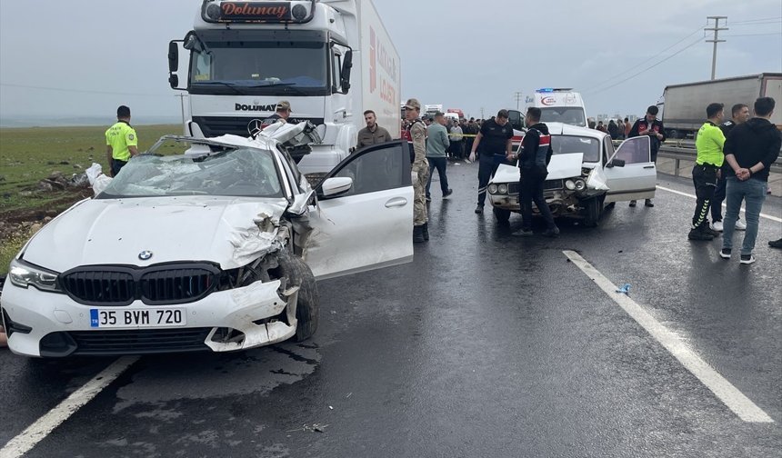 Şanlıurfa'da zincirleme trafik kazasında 2 kişi öldü, 2 kişi yaralandı