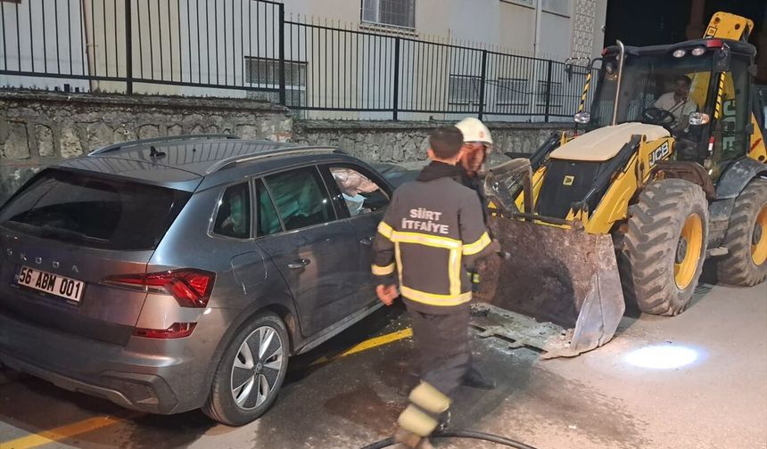 Siirt'te otomobil ile kepçenin çarpıştığı kazada 5 kişi yaralandı