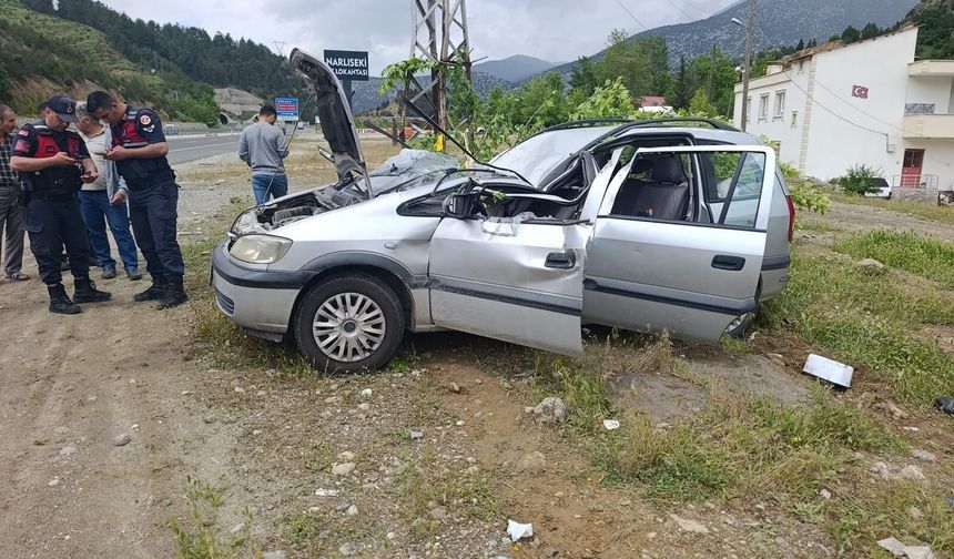 Kahramanmaraş’ta Otomobil Elektrik Direğine Çarptı: 1 Yaralı