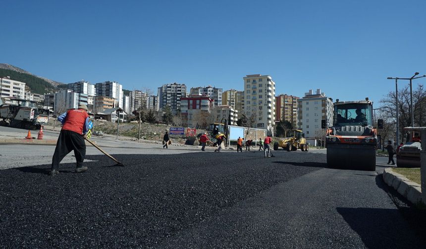 Şehir Tarihinin En Büyük Asfalt Seferberliğinde 11 Farklı Noktada Çalışma