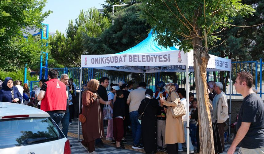 Onikişubat Belediyesi'nden YKS Velilerine İkram