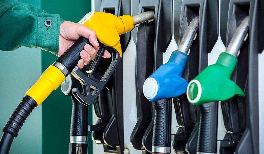 Araç Sahiplerine Gece Yarısı Müjdesi: Benzin, Motorin ve LPG'de İndirim Beklentisi!