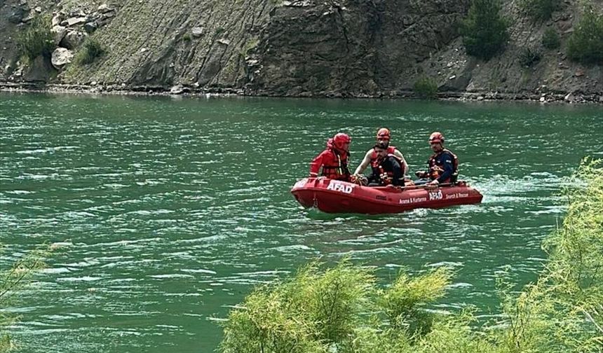Kahramanmaraş'ta nehirde kaybolan kişiyi arama çalışmaları sürüyor
