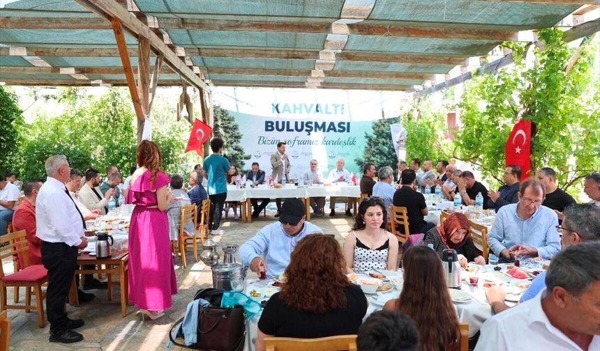 Kahramanmaraşlılar İzmir'de Kahvaltı Programında Buluştu
