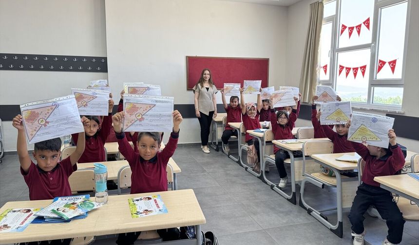 Kahramanmaraş’ta Karne Heyecanı! 266 Bin Öğrenci Yaz Tatiline Girdi