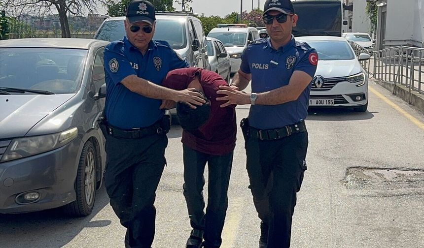 Adana'da direksiyon başında uyuyup duvara çarpan minibüsün sürücüsüne adli kontrol