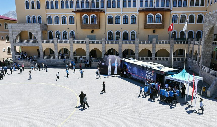 Bilim Otobüsü Elbistan’da Gençleri Keşif Yolculuğuna Çıkardı