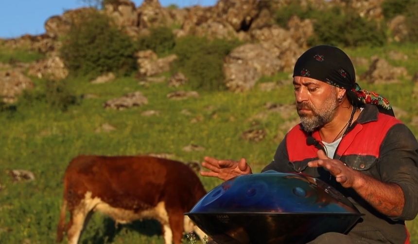 Sahneleri Bıraktı Memleketine Dönüp "Küpeli Çoban" Oldu!