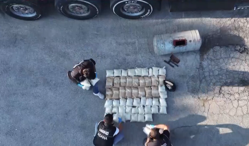 Adana'da tırda 408 bin 235 uyuşturucu hap ele geçirildi