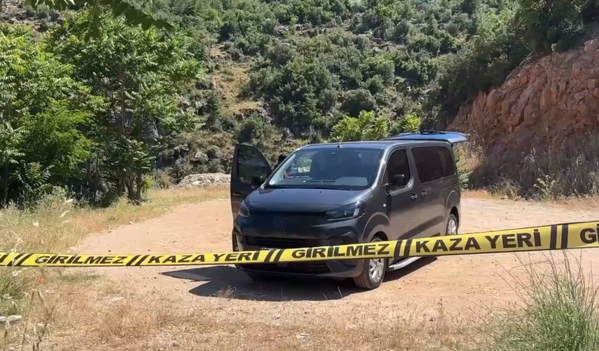 Park Halindeki Araçta Kahreden Olay! 22 ve 23 Yaşındaki İki Genç Ölü Bulundu
