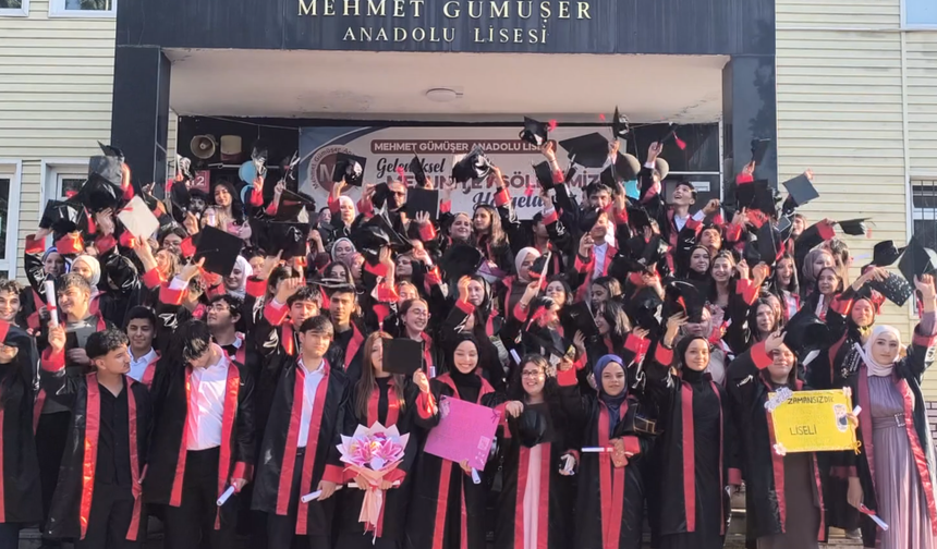 Mehmet Gümüşer Anadolu Lisesinde Mezuniyet Coşkusu