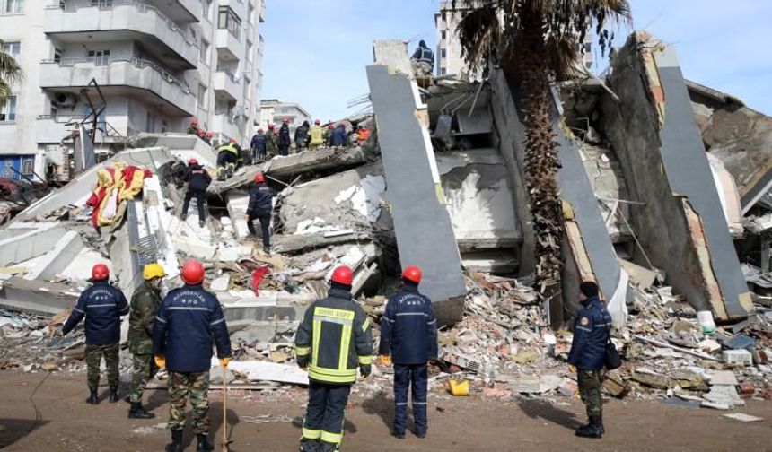 Depremde Yıkılan Ezgi Apartmanı'na İlişkin 11 Sanığın Yargılandığı Davada Mütalaa Açıklandı