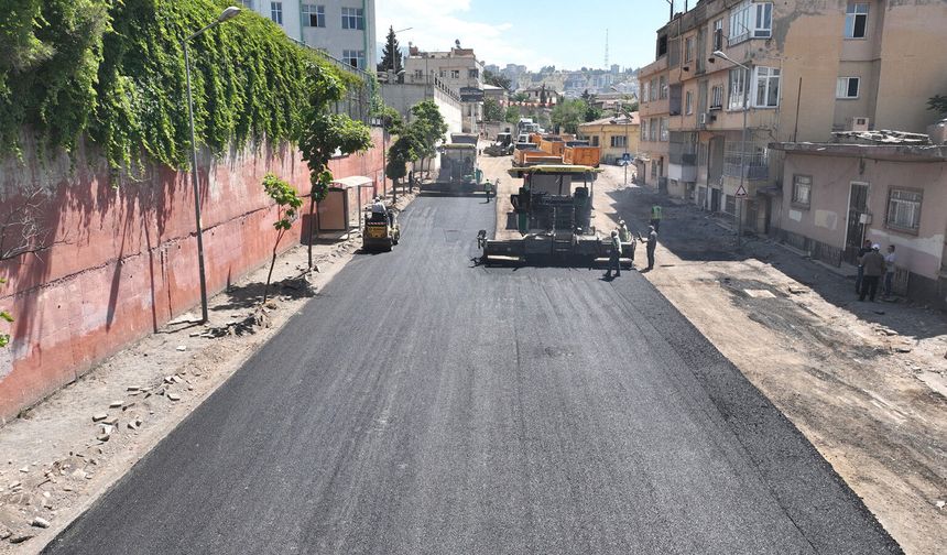 Büyükşehir, Dulkadiroğlu Gazneliler Caddesi’nde Asfalt Mesaisine Başladı