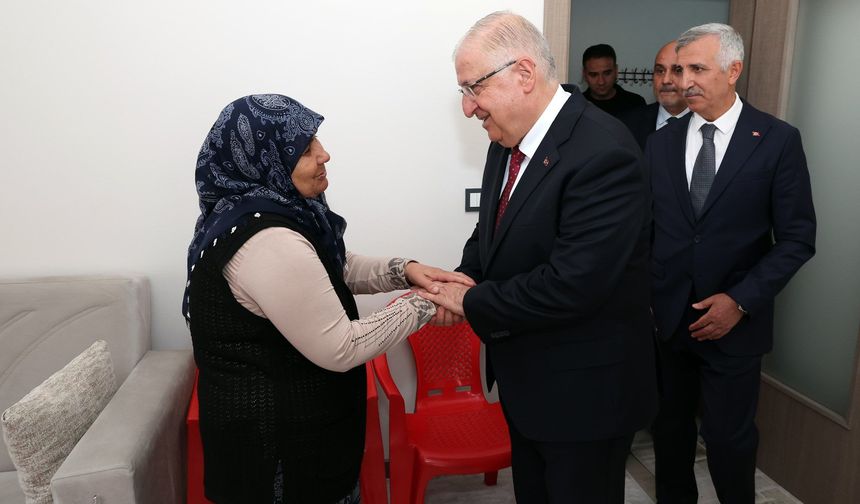 Milli Savunma Bakanı Güler’den Şehit Ailesine Ziyaret