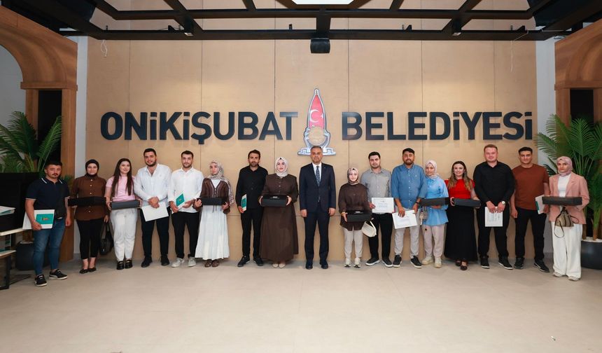 Onikişubat Belediyesi'nin Evlilik Okulu İlk Mezunlarını Verdi: 50 Çift Mezun Oldu!