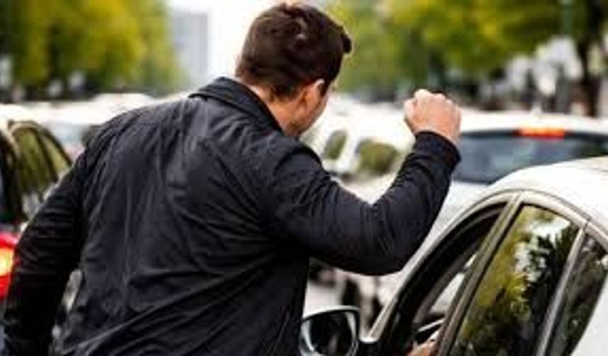Yol Verme Kavgası Pahalıya Patladı: Otobüsün Camını Kıran Sürücüye 420 Bin Lira Ceza Uygulandı!