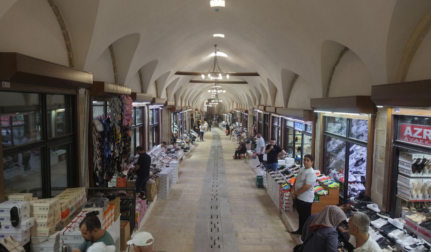 Kahramanmaraş Tarihi Kapalı Çarşı'da Restorasyon Çalışmalarının Ardından Kepenkler Açıldı