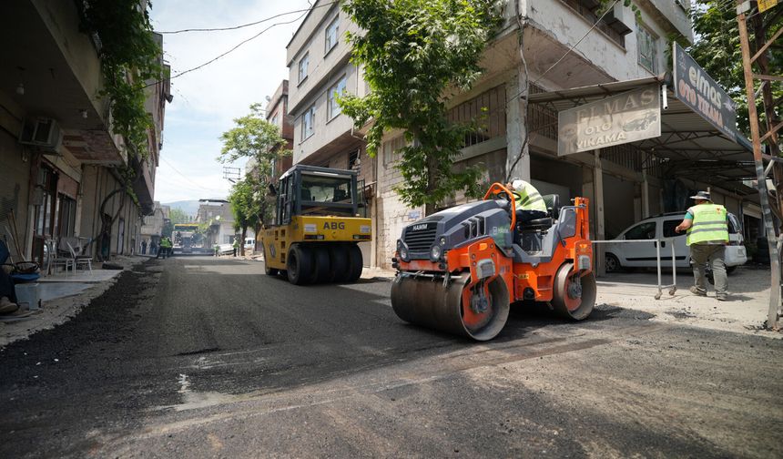 Dulkadiroğlu Menderes Mahallesi’nde Kesintisiz Asfalt Mesaisi