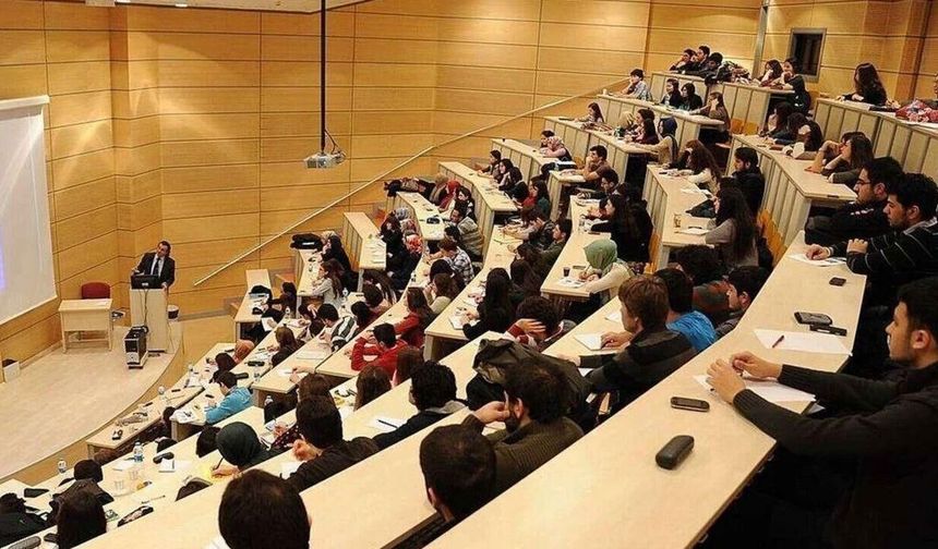 Üniversite Öğrencilerine Af Geliyor! İlişiği Kesilenler İçin Yeni Düzenleme Yolda