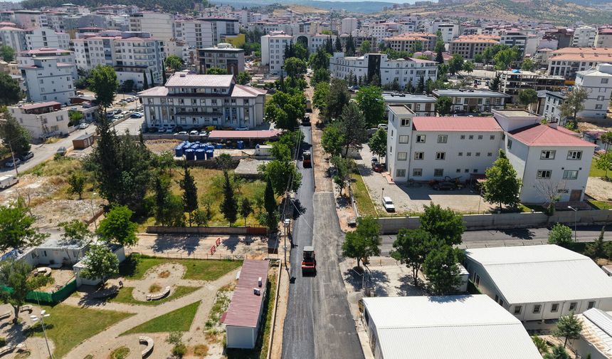 Pazarcık’ta Sıcak Asfalt Seferberliği Başladı: İlk Durak İstasyon Caddesi