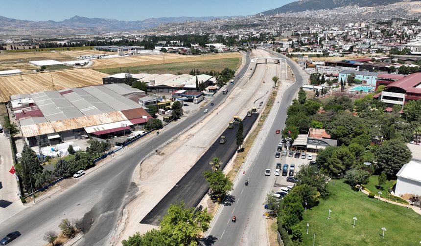 Sanayi Kavşağı’nda Asfalt Serimi Gerçekleştiriliyor