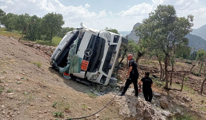 Şırnak'ta devrilen su tankerinin sürücüsü ağır yaralandı