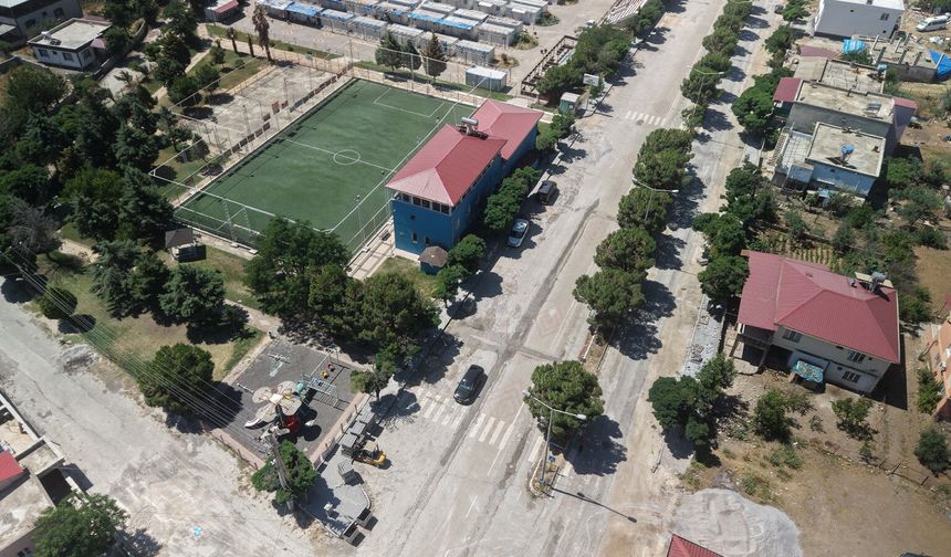 Türkoğlu Beyoğlu’nda 5 Bin Metrekare Kilit Parke Uygulaması: Yaya Konforu Hızla Artıyor!