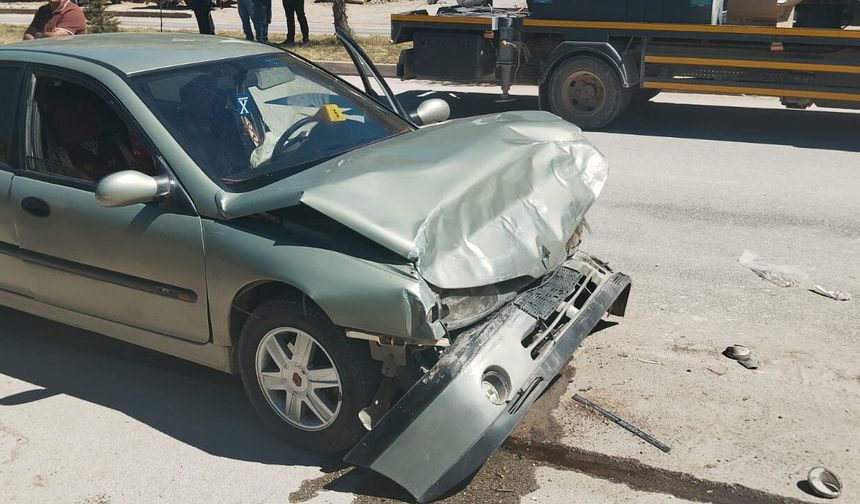 Elbistan’da Feci Kaza: Otobüse Arkadan Çarpan Otomobil Sürücüsü Yaşamını Yitirdi