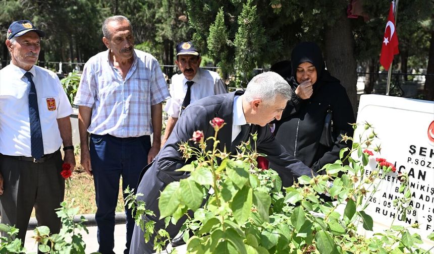 Kahramanmaraş'ta 15 Temmuz Şehitleri Dualarla Anıldı! Protokol Şehitlikte Buluştu