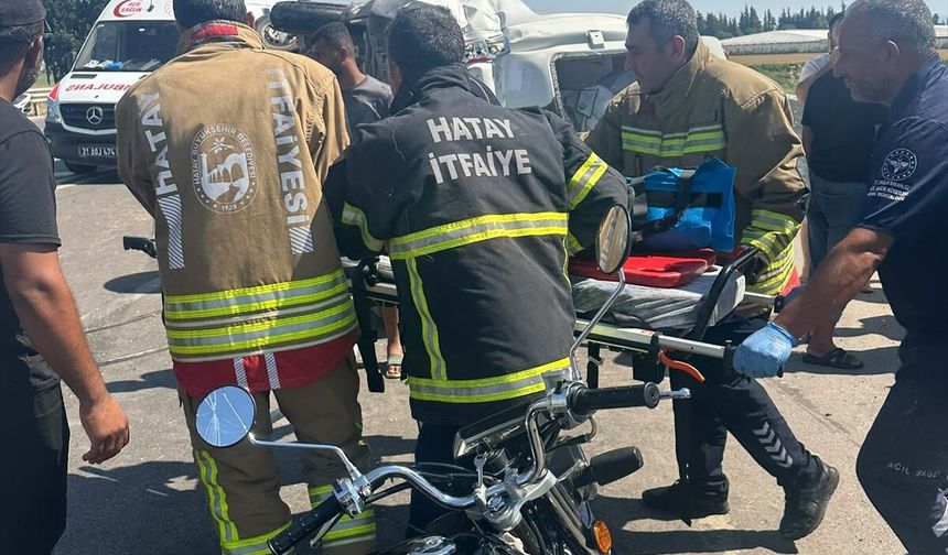 Hatay'da Tarım İşçilerini Taşıyan Minibüs Devrildi: 5 Kişi Yaralandı