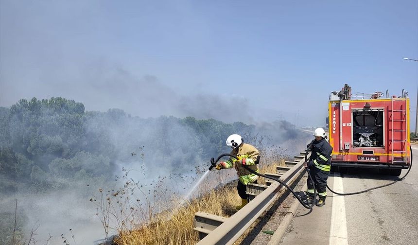 Hatay Erzin’de Otoyol Kenarında Yangın: İtfaiyeden Hızlı Müdahale!