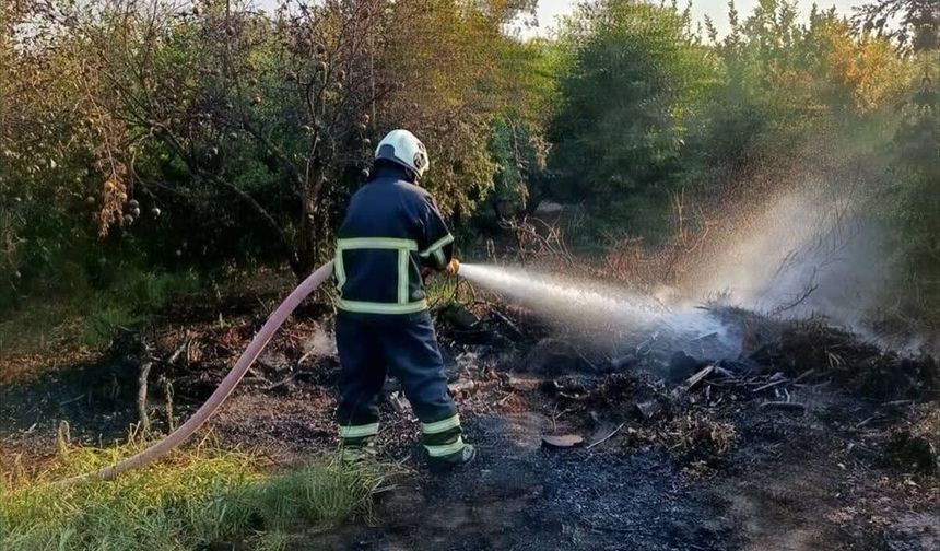 Hatay'da bahçede çıkan yangın söndürüldü