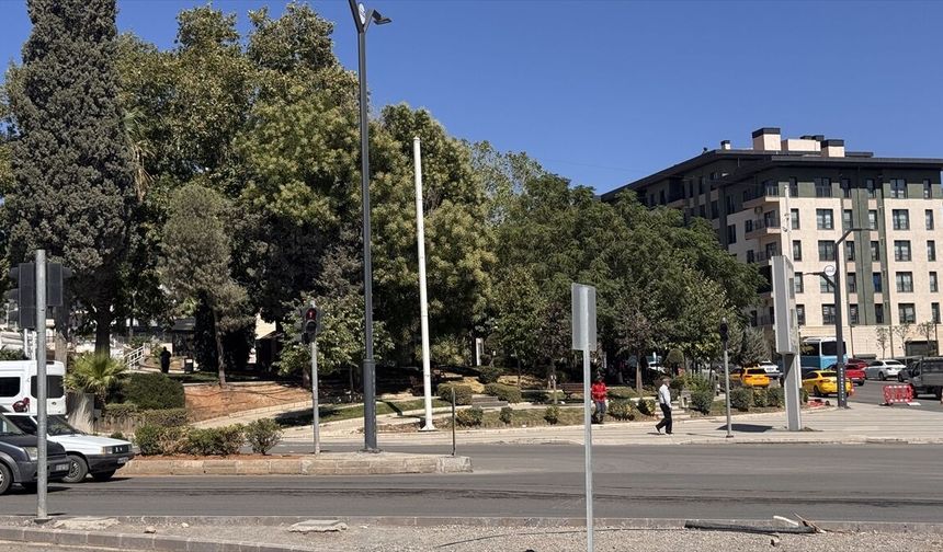 Kahramanmaraş’ta Kavurucu Sıcaklar Hayatı Felç Etti! Serinlemek İsteyenler Gölgeliklere Kaçtı
