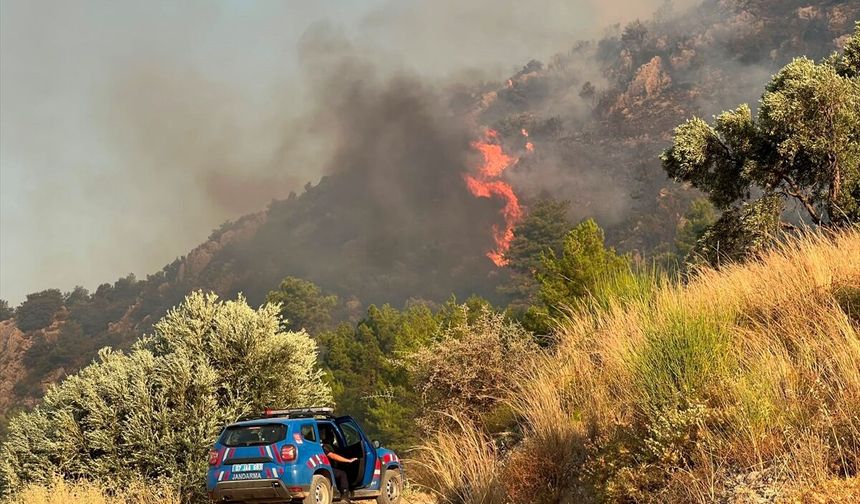 Antalya Kaş'ta Orman Yangını İkinci Gününde! Havadan ve Karadan Müdahale Sürüyor