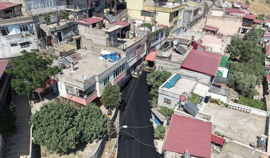 Büyükşehir, Dulkadiroğlu’nda Sokak Sokak Asfalt Mesaisini Sürdürüyor
