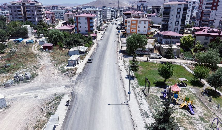 Kahramanmaraş’ta Dev Asfalt Seferberliği! 4 İlçe ve 37 Noktada Sokaklar Baştan Aşağı Yenileniyor
