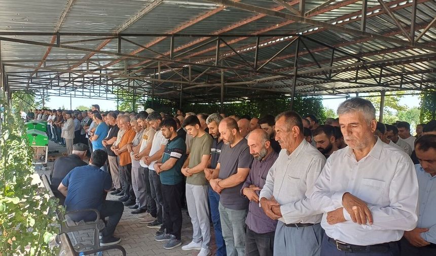 Batman'da silahlı saldırıda ölen 3 kişinin cenazeleri toprağa verildi