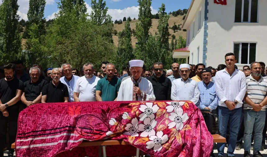 Bolu'daki otobüs kazasında hayatını kaybeden kişi Kahramanmaraş'ta toprağa verildi