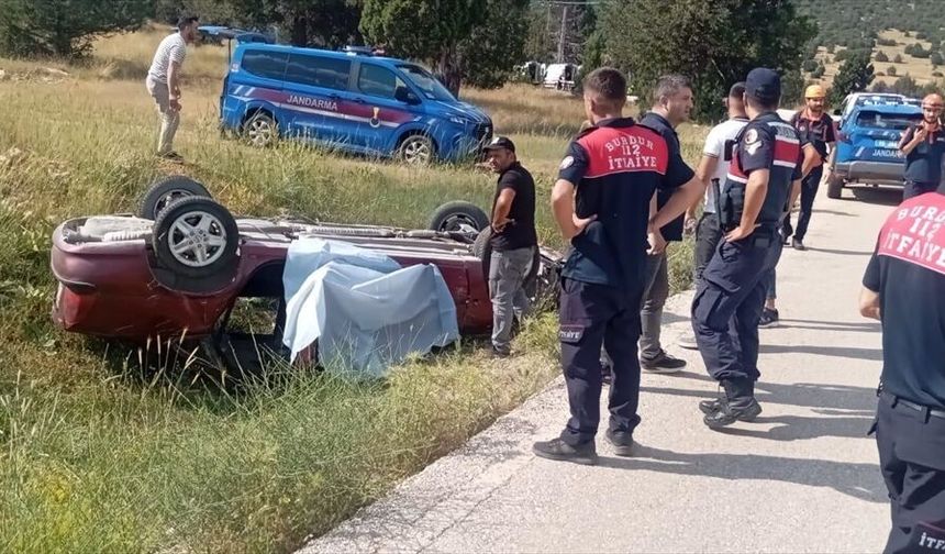 Burdur'da şarampole devrilen otomobilin sürücüsü öldü