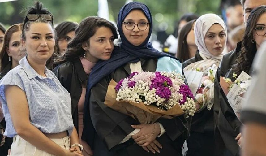 248 saat sonra hayata tutunan Aleyna mezun oldu