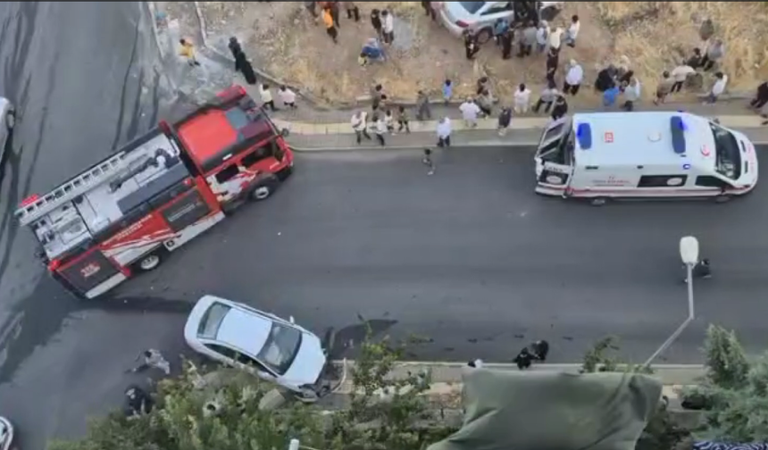 Kahramanmaraş'ta Kontrolsüz Kavşakta Kaza: 3 Kişi Yaralandı