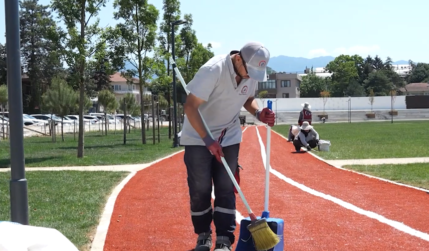 Yol Kenarında Bulduğu Altın Dolu Çantayı Teslim Etti, Bir Maaşla Ödüllendirildi