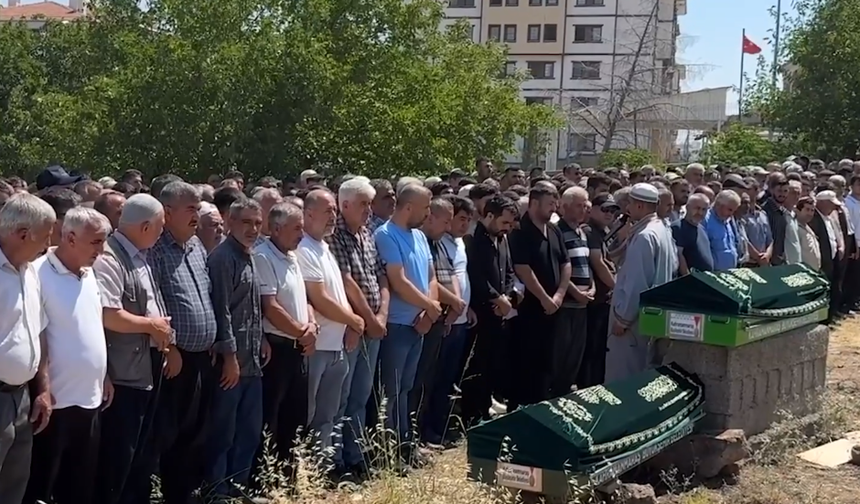 Kahramanmaraş’ı Yasa Boğan Kaza: Anne ve 13 Yaşındaki Oğlu Yan Yana Defnedildi