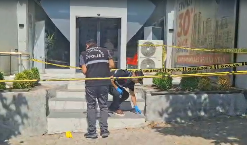 Kahramanmaraş'ta Emlak Ofisine Silahlı Saldırı! Maskeli Şüpheli Kaçtı, 1 Kişi Yaralandı
