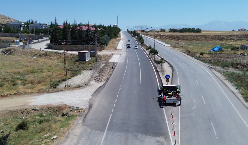 Afşin'de Ters Yön Denetimi: 10 Sürücüye Yaklaşık 300 Bin TL Ceza Kesildi