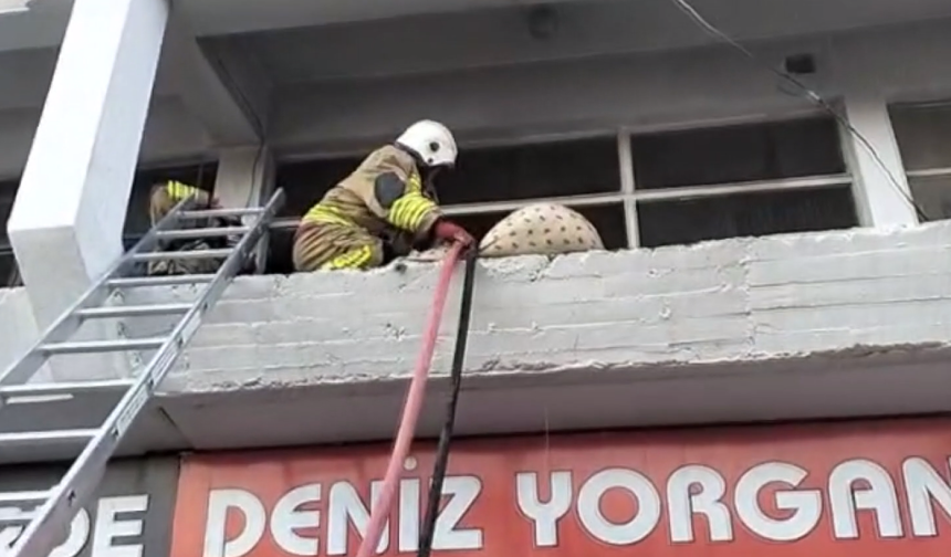 Fevzipaşa Mahallesi'nde Yorgancı Dükkânı Alevlere Teslim Oldu