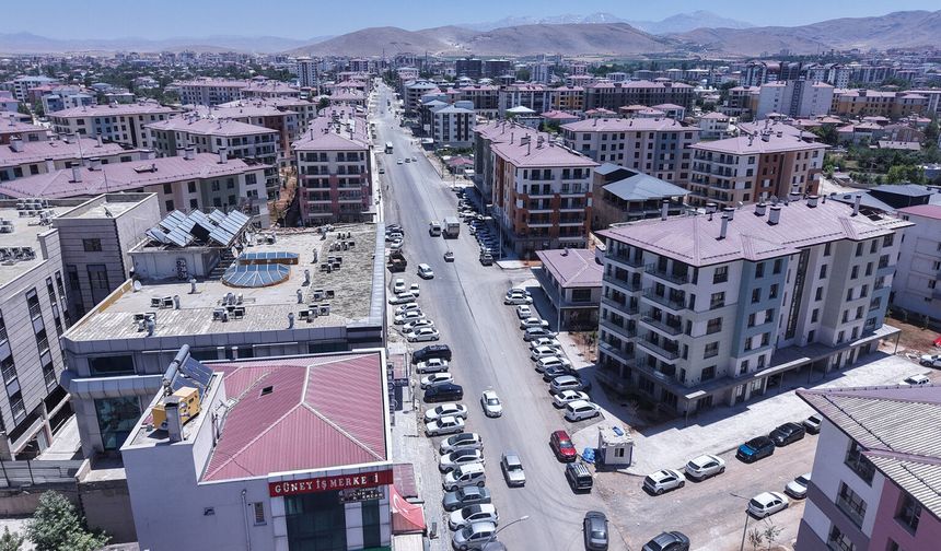 Elbistan’da Deprem Konutlarına Giden Dev Yol Sıfırlandı! Hacı Esat Efendi Caddesi’nde 1. Etap Tamam